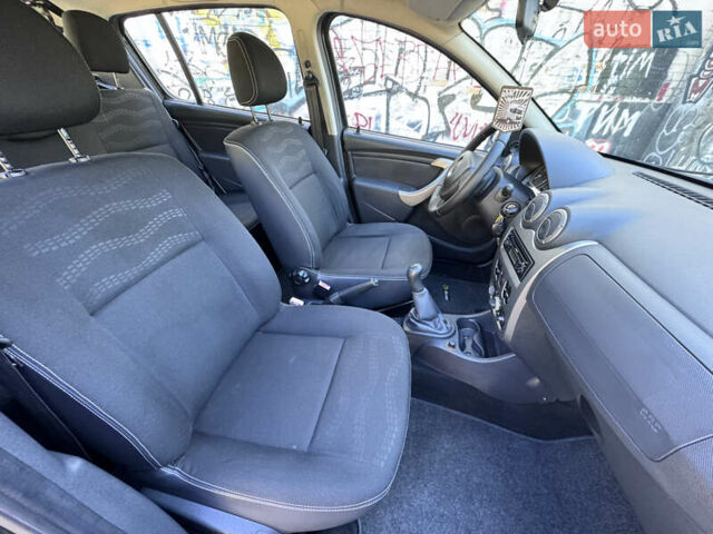 Серый Дачия Sandero StepWay, объемом двигателя 1.6 л и пробегом 173 тыс. км за 6799 $, фото 19 на Automoto.ua