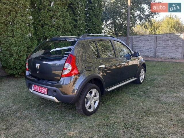 Серый Дачия Sandero StepWay, объемом двигателя 1.6 л и пробегом 135 тыс. км за 6750 $, фото 3 на Automoto.ua