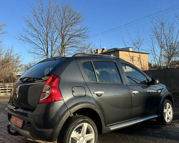 Серый Дачия Sandero StepWay, объемом двигателя 1.6 л и пробегом 180 тыс. км за 6699 $, фото 4 на Automoto.ua