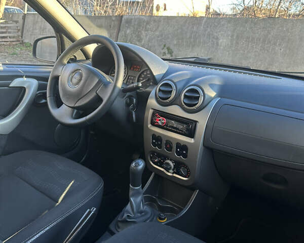 Серый Дачия Sandero StepWay, объемом двигателя 1.6 л и пробегом 180 тыс. км за 6699 $, фото 13 на Automoto.ua