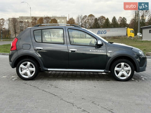Серый Дачия Sandero StepWay, объемом двигателя 1.6 л и пробегом 141 тыс. км за 6200 $, фото 10 на Automoto.ua