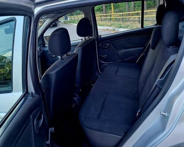 Серый Дачия Sandero StepWay, объемом двигателя 1.6 л и пробегом 177 тыс. км за 6699 $, фото 58 на Automoto.ua