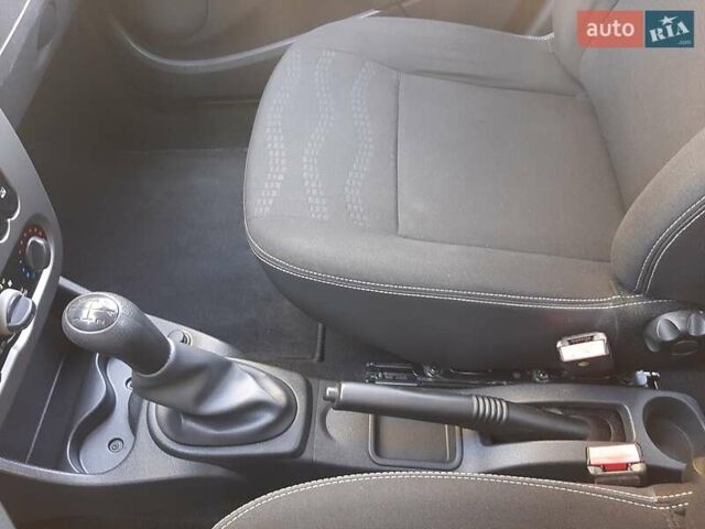 Серый Дачия Sandero StepWay, объемом двигателя 1.6 л и пробегом 135 тыс. км за 6750 $, фото 17 на Automoto.ua