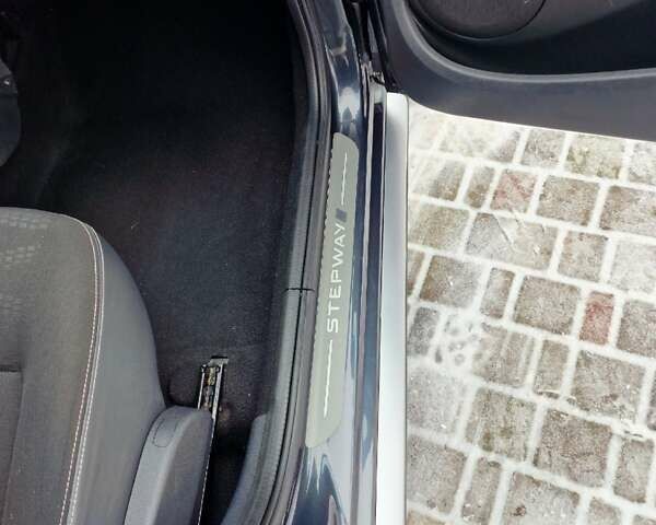 Серый Дачия Sandero StepWay, объемом двигателя 1.6 л и пробегом 172 тыс. км за 6650 $, фото 85 на Automoto.ua
