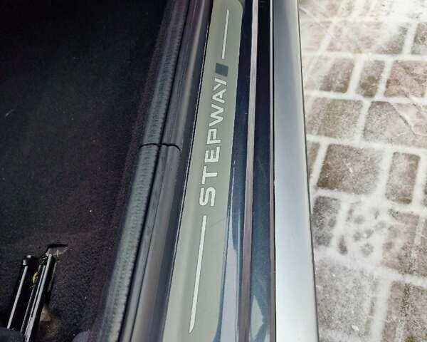 Серый Дачия Sandero StepWay, объемом двигателя 1.6 л и пробегом 172 тыс. км за 6650 $, фото 86 на Automoto.ua
