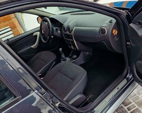 Серый Дачия Sandero StepWay, объемом двигателя 1.6 л и пробегом 172 тыс. км за 6650 $, фото 94 на Automoto.ua