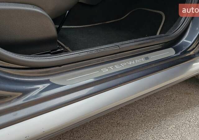 Серый Дачия Sandero StepWay, объемом двигателя 1.6 л и пробегом 191 тыс. км за 6999 $, фото 27 на Automoto.ua