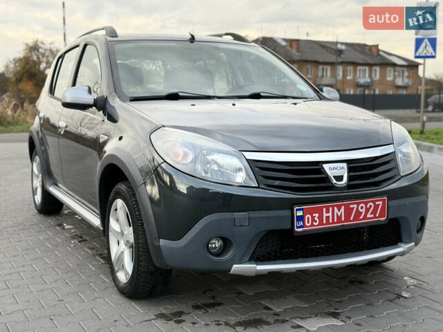 Серый Дачия Sandero StepWay, объемом двигателя 1.6 л и пробегом 141 тыс. км за 6200 $, фото 12 на Automoto.ua