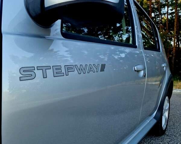 Серый Дачия Sandero StepWay, объемом двигателя 1.6 л и пробегом 177 тыс. км за 6699 $, фото 15 на Automoto.ua