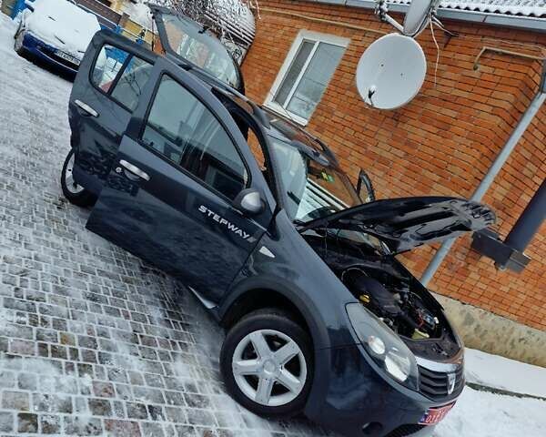 Серый Дачия Sandero StepWay, объемом двигателя 1.6 л и пробегом 172 тыс. км за 6650 $, фото 129 на Automoto.ua