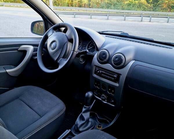 Серый Дачия Sandero StepWay, объемом двигателя 1.6 л и пробегом 177 тыс. км за 6699 $, фото 82 на Automoto.ua