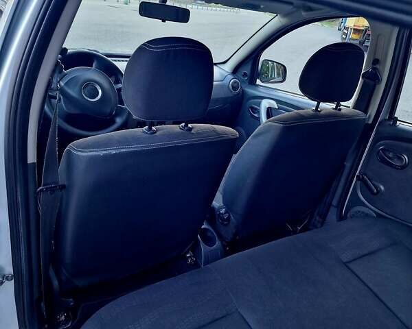 Серый Дачия Sandero StepWay, объемом двигателя 1.6 л и пробегом 177 тыс. км за 6699 $, фото 59 на Automoto.ua