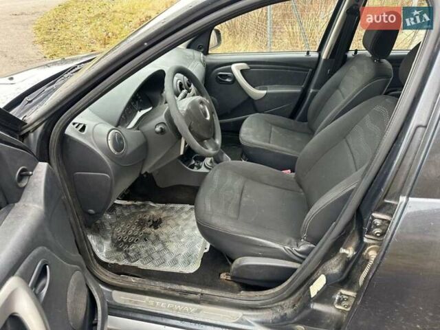 Серый Дачия Sandero StepWay, объемом двигателя 1.6 л и пробегом 230 тыс. км за 5300 $, фото 9 на Automoto.ua