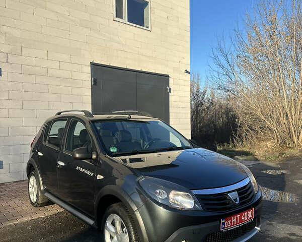 Серый Дачия Sandero StepWay, объемом двигателя 1.6 л и пробегом 180 тыс. км за 6699 $, фото 2 на Automoto.ua
