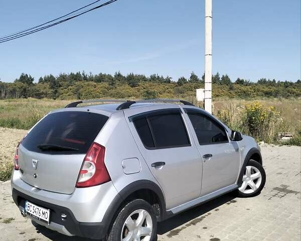 Серый Дачия Sandero StepWay, объемом двигателя 1.6 л и пробегом 235 тыс. км за 6200 $, фото 8 на Automoto.ua