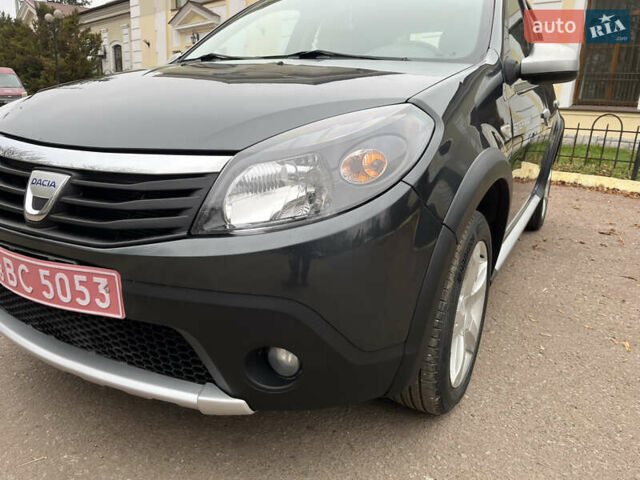 Серый Дачия Sandero StepWay, объемом двигателя 1.6 л и пробегом 60 тыс. км за 6999 $, фото 121 на Automoto.ua