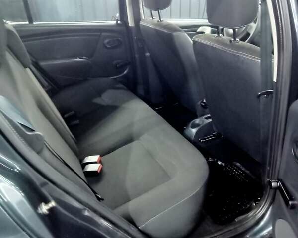 Серый Дачия Sandero StepWay, объемом двигателя 1.6 л и пробегом 265 тыс. км за 5700 $, фото 2 на Automoto.ua