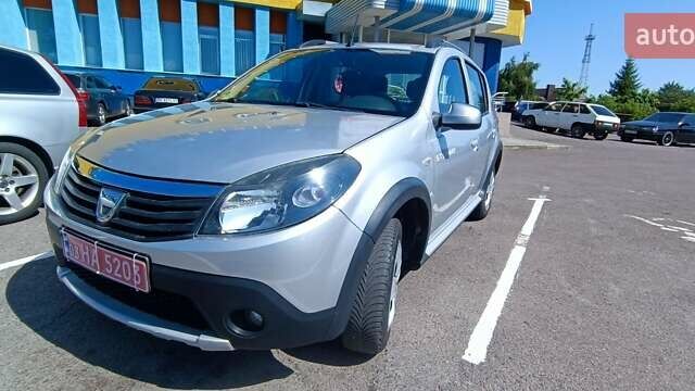 Серый Дачия Sandero StepWay, объемом двигателя 1.6 л и пробегом 120 тыс. км за 5700 $, фото 7 на Automoto.ua