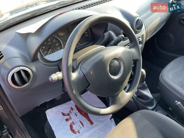 Серый Дачия Sandero StepWay, объемом двигателя 1.6 л и пробегом 212 тыс. км за 7200 $, фото 6 на Automoto.ua