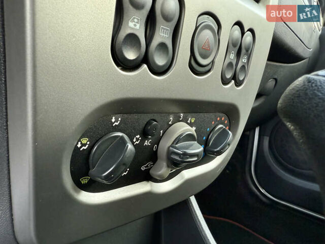 Сірий Дачія Sandero StepWay, об'ємом двигуна 1.6 л та пробігом 116 тис. км за 6450 $, фото 18 на Automoto.ua