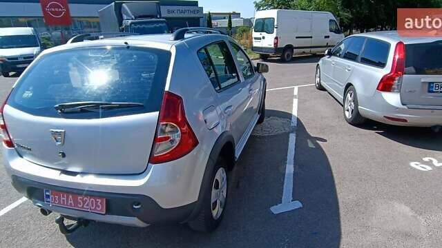 Серый Дачия Sandero StepWay, объемом двигателя 1.6 л и пробегом 120 тыс. км за 5700 $, фото 3 на Automoto.ua