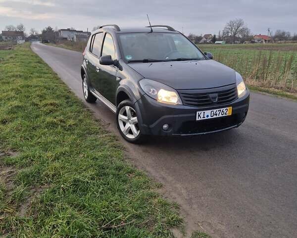 Сірий Дачія Sandero StepWay, об'ємом двигуна 1.6 л та пробігом 190 тис. км за 5800 $, фото 1 на Automoto.ua