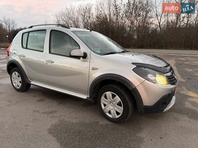 Серый Дачия Sandero StepWay, объемом двигателя 1.6 л и пробегом 202 тыс. км за 6999 $, фото 12 на Automoto.ua