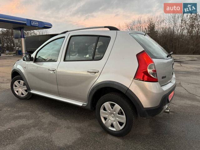 Серый Дачия Sandero StepWay, объемом двигателя 1.6 л и пробегом 202 тыс. км за 6999 $, фото 23 на Automoto.ua