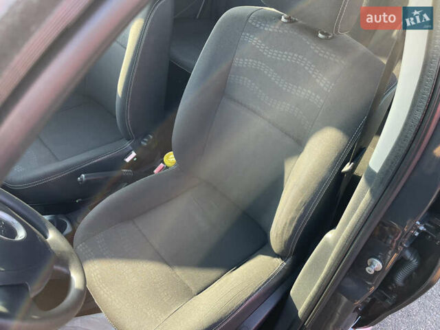 Серый Дачия Sandero StepWay, объемом двигателя 1.6 л и пробегом 212 тыс. км за 7200 $, фото 5 на Automoto.ua