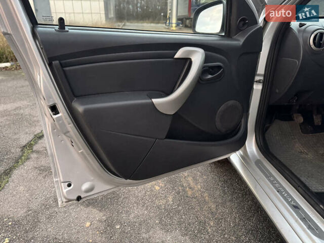 Серый Дачия Sandero StepWay, объемом двигателя 1.6 л и пробегом 202 тыс. км за 6999 $, фото 19 на Automoto.ua