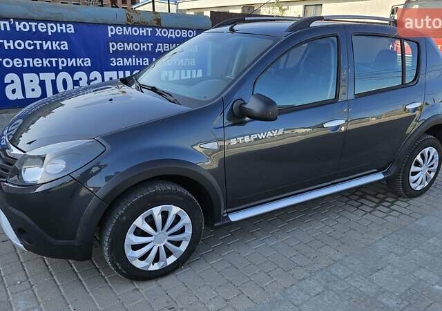 Серый Дачия Sandero StepWay, объемом двигателя 1.6 л и пробегом 192 тыс. км за 5777 $, фото 1 на Automoto.ua