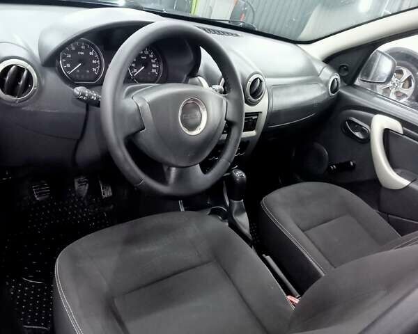 Серый Дачия Sandero StepWay, объемом двигателя 1.6 л и пробегом 265 тыс. км за 5700 $, фото 4 на Automoto.ua