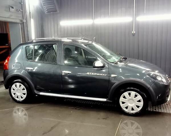 Серый Дачия Sandero StepWay, объемом двигателя 1.6 л и пробегом 265 тыс. км за 5700 $, фото 6 на Automoto.ua