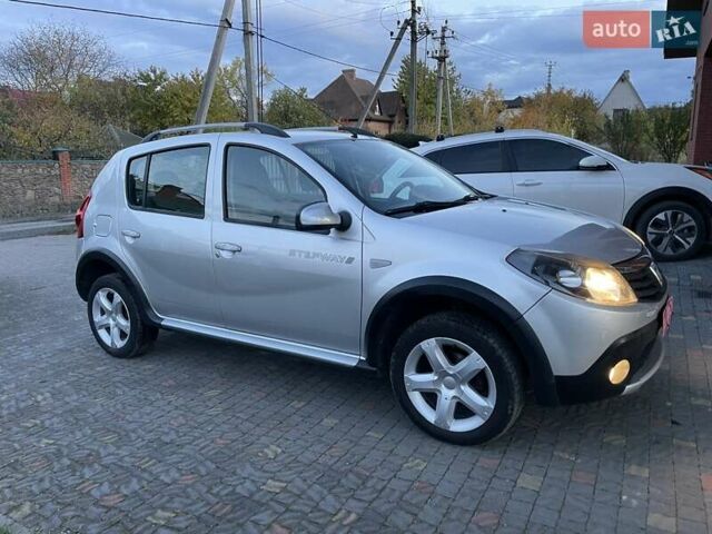 Дачия Sandero StepWay 2011 в Луцке на Automoto.ua Серый Дачия Sandero StepWay, объемом двигателя 1.6 л и пробегом 166 тыс. км за 6299 $, фото 5 на Automoto.ua