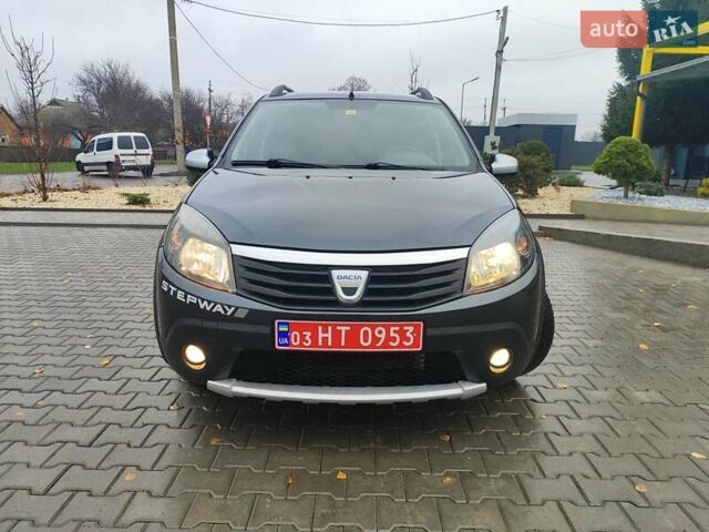 Серый Дачия Sandero StepWay, объемом двигателя 1.6 л и пробегом 133 тыс. км за 6800 $, фото 1 на Automoto.ua