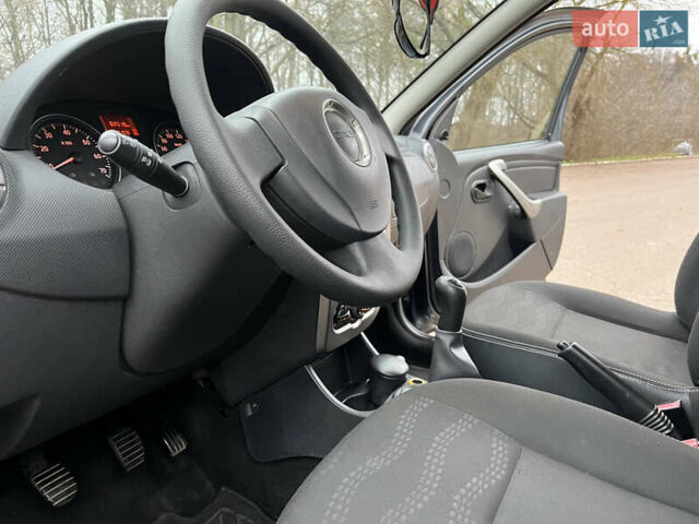 Серый Дачия Sandero StepWay, объемом двигателя 1.6 л и пробегом 60 тыс. км за 6999 $, фото 88 на Automoto.ua