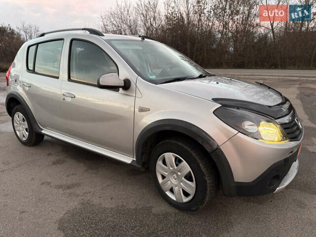Серый Дачия Sandero StepWay, объемом двигателя 1.6 л и пробегом 202 тыс. км за 6999 $, фото 10 на Automoto.ua