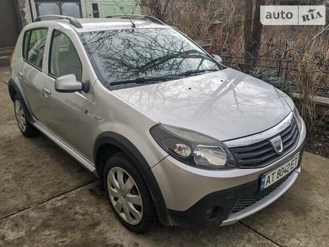 Серый Дачия Sandero StepWay, объемом двигателя 1.6 л и пробегом 209 тыс. км за 6300 $, фото 4 на Automoto.ua