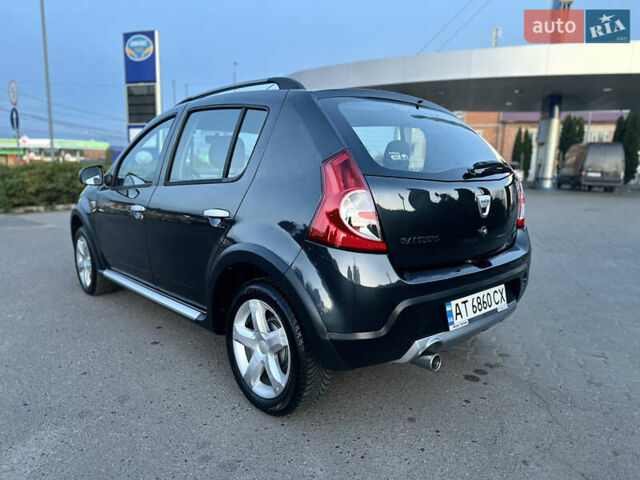 Серый Дачия Sandero StepWay, объемом двигателя 1.6 л и пробегом 190 тыс. км за 6400 $, фото 4 на Automoto.ua