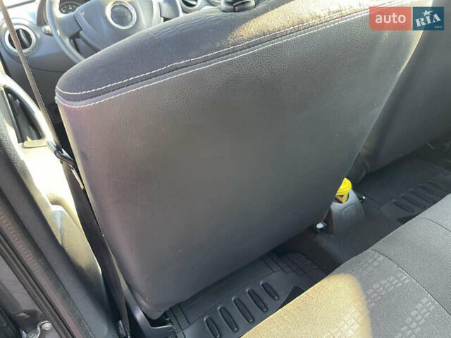 Серый Дачия Sandero StepWay, объемом двигателя 1.6 л и пробегом 212 тыс. км за 7200 $, фото 16 на Automoto.ua