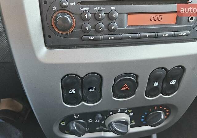 Серый Дачия Sandero StepWay, объемом двигателя 1.6 л и пробегом 192 тыс. км за 5777 $, фото 11 на Automoto.ua