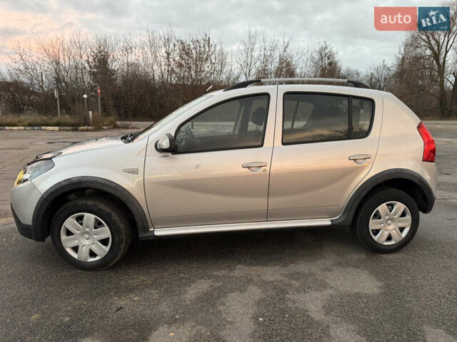 Серый Дачия Sandero StepWay, объемом двигателя 1.6 л и пробегом 202 тыс. км за 6999 $, фото 24 на Automoto.ua