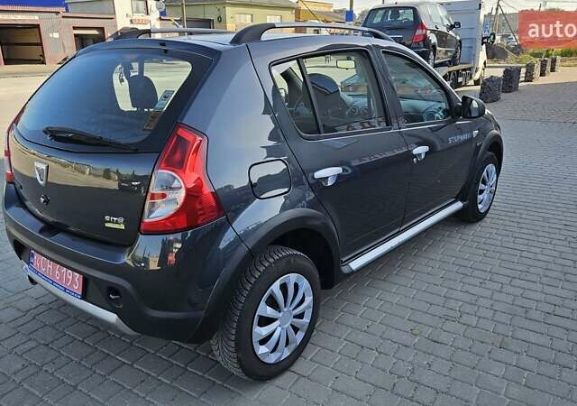 Серый Дачия Sandero StepWay, объемом двигателя 1.6 л и пробегом 192 тыс. км за 5777 $, фото 4 на Automoto.ua