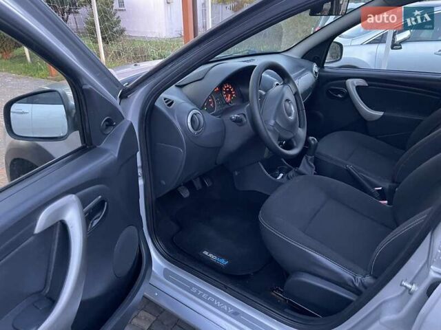 Дачия Sandero StepWay 2011 в Луцке на Automoto.ua Серый Дачия Sandero StepWay, объемом двигателя 1.6 л и пробегом 166 тыс. км за 6299 $, фото 17 на Automoto.ua