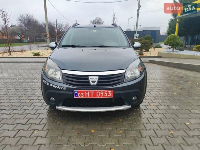 Серый Дачия Sandero StepWay, объемом двигателя 1.6 л и пробегом 133 тыс. км за 6800 $, фото 2 на Automoto.ua