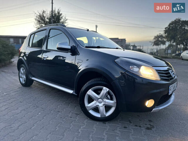 Серый Дачия Sandero StepWay, объемом двигателя 1.6 л и пробегом 190 тыс. км за 6400 $, фото 21 на Automoto.ua