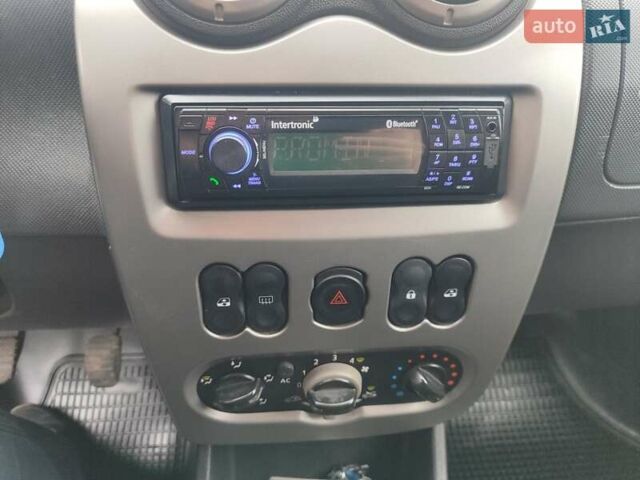 Серый Дачия Sandero StepWay, объемом двигателя 1.6 л и пробегом 133 тыс. км за 6800 $, фото 21 на Automoto.ua