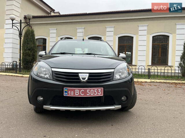 Серый Дачия Sandero StepWay, объемом двигателя 1.6 л и пробегом 60 тыс. км за 6999 $, фото 3 на Automoto.ua