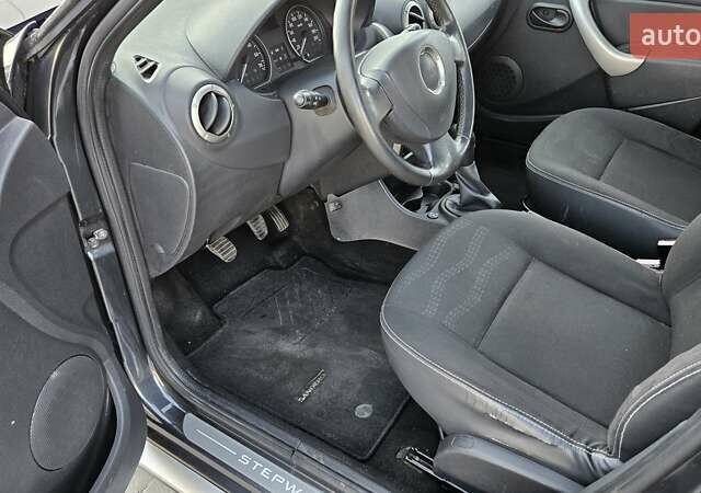 Серый Дачия Sandero StepWay, объемом двигателя 1.6 л и пробегом 192 тыс. км за 5777 $, фото 9 на Automoto.ua