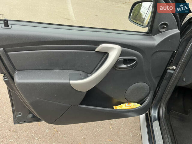 Серый Дачия Sandero StepWay, объемом двигателя 1.6 л и пробегом 60 тыс. км за 6999 $, фото 103 на Automoto.ua